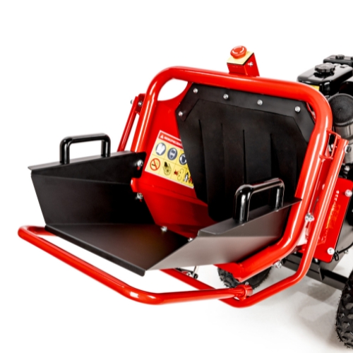 Rozdrabniacz spalinowy CEDRUS RB02PRO umożliwia rozdrabnianie gałęzi i drewna o średnicy do 120 mm
